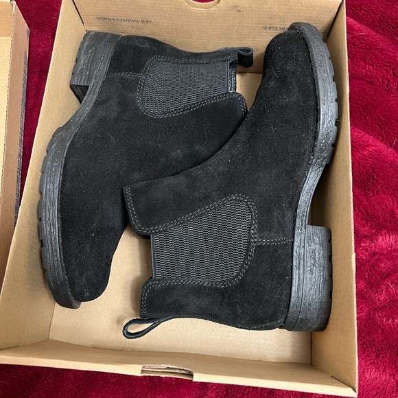 NIB Born Cove black suede boot 7.5 - Picture 7 of 7